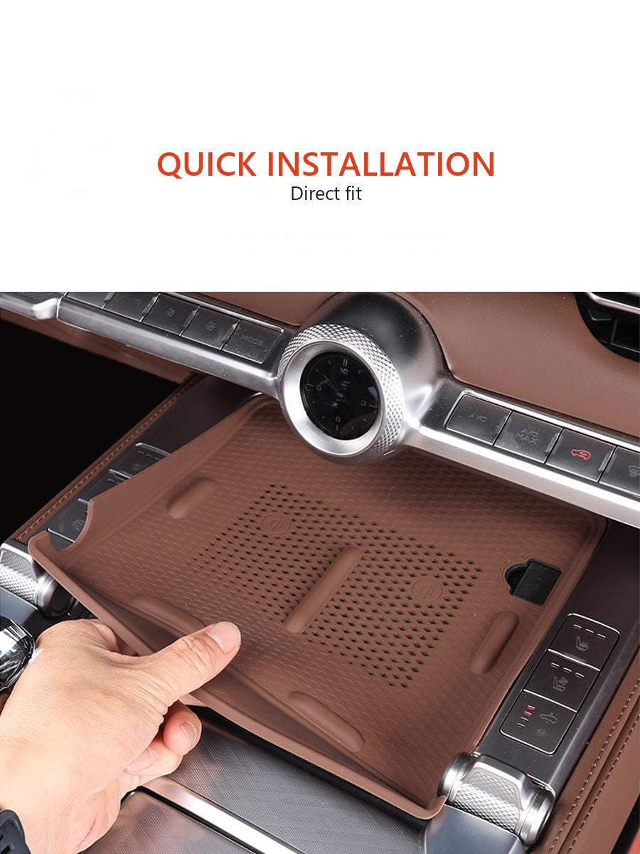 Silicone mat for wireless charging Tank 700 – image 6