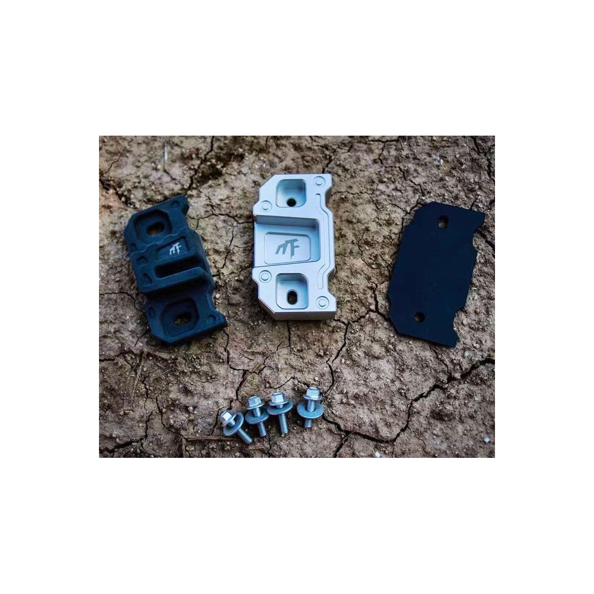 Variant cover | 7fb12434f85f3e6161a70ee3e1e56fdcf2c67cfe#Style_Black, silver